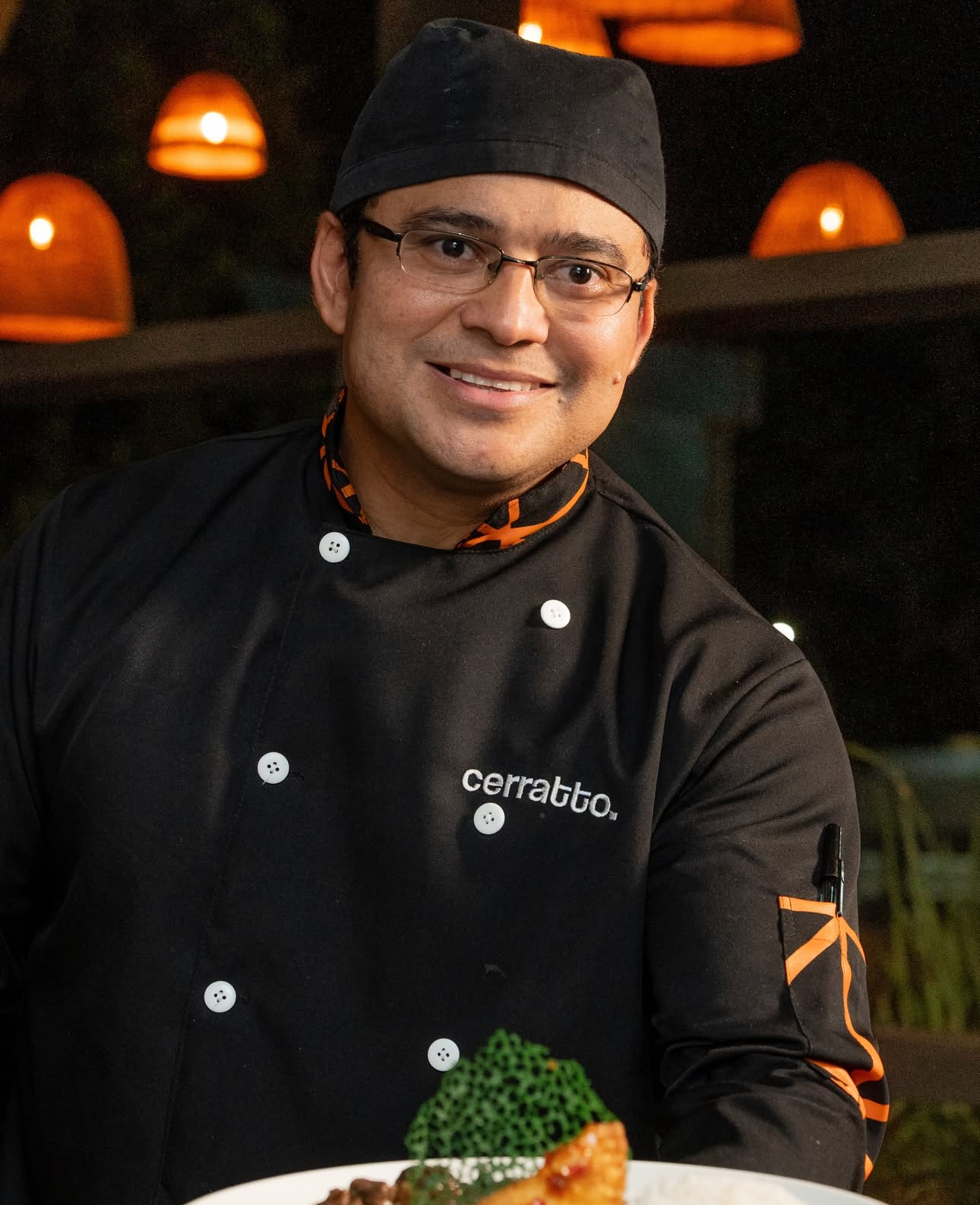 Chef com uniforme personalizado